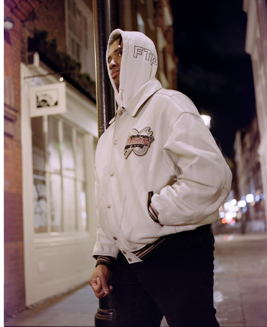 Side portrait in the alley – London