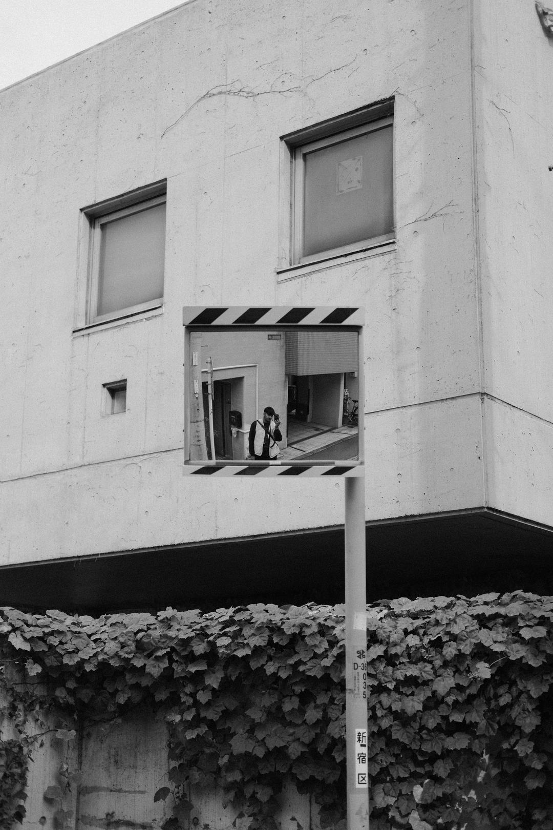 Figures in the traffic mirror – Tokyo, Japan