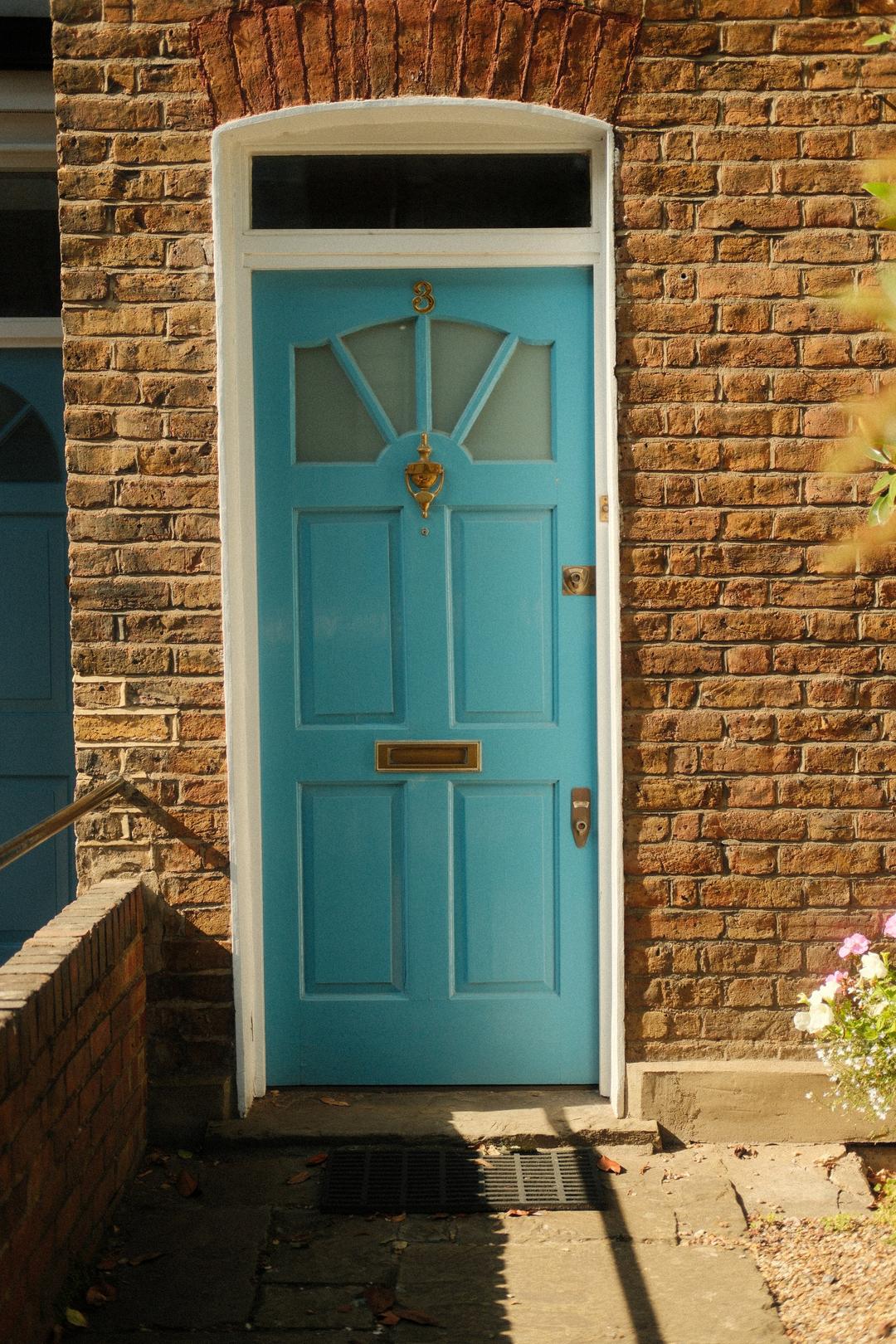 Turquoise door – London