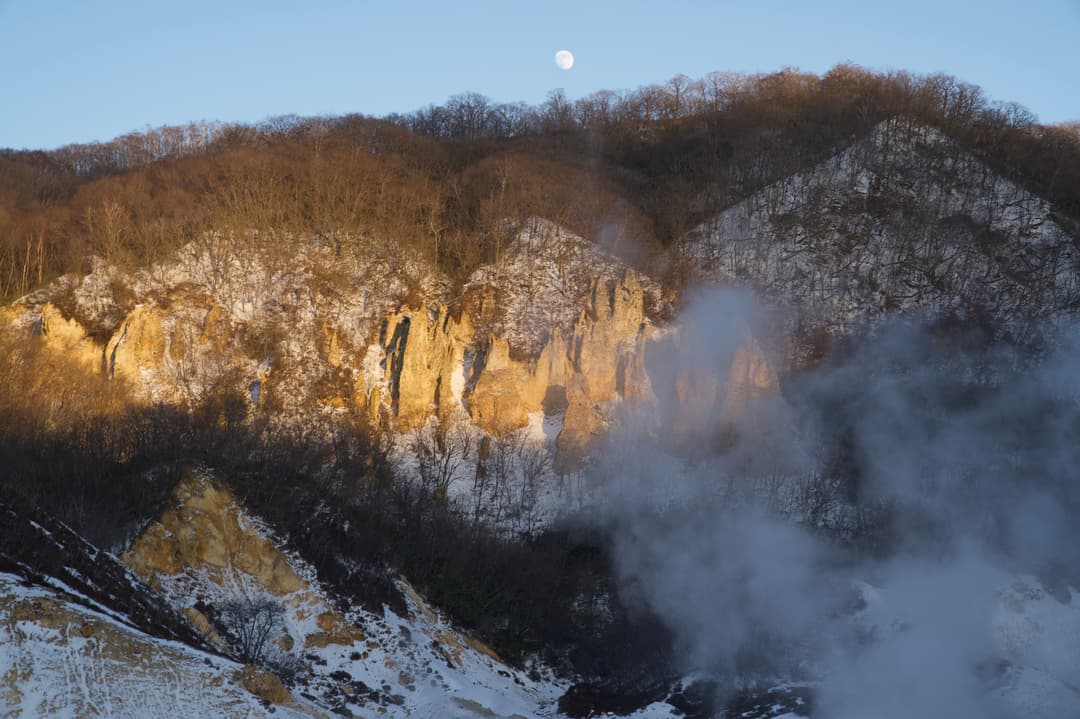 Steam, snow and moon – Noboribetsu, Hokkaido